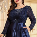 Vestido Plus Size em Cetim e Renda Allure Royale - DrèssChic
