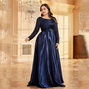 Vestido Plus Size em Cetim e Renda Allure Royale - DrèssChic