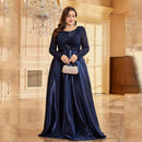 Vestido Plus Size em Cetim e Renda Allure Royale - DrèssChic